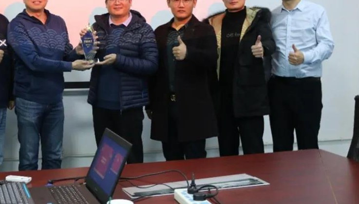 上海市马陆镇副镇长赵慧莲一行莅临荣庆物流考察调研